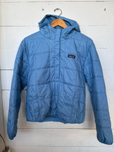 Load image into Gallery viewer, Women's Light Gust Hooded Pullover - Shore Blue
